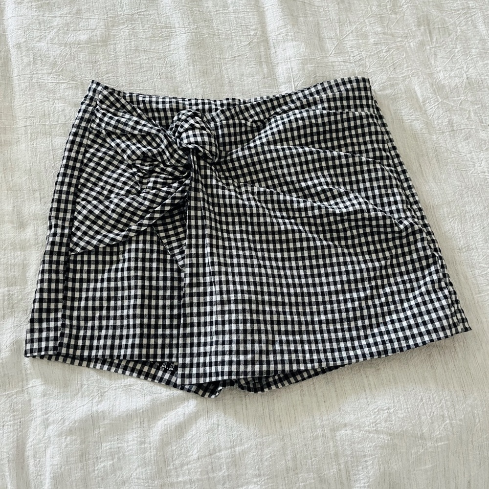 Zara gingham skort. Size small. Fits size 2-4